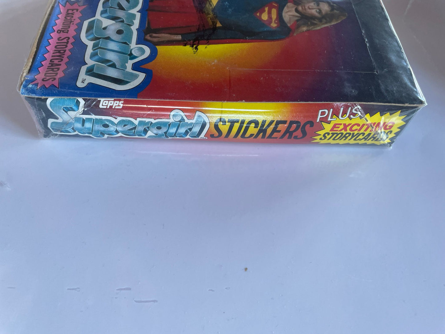 1984 Supergirl – Stickers & Exciting Story Cards – Boîte complète 36 packs scellés + Bubble Gum