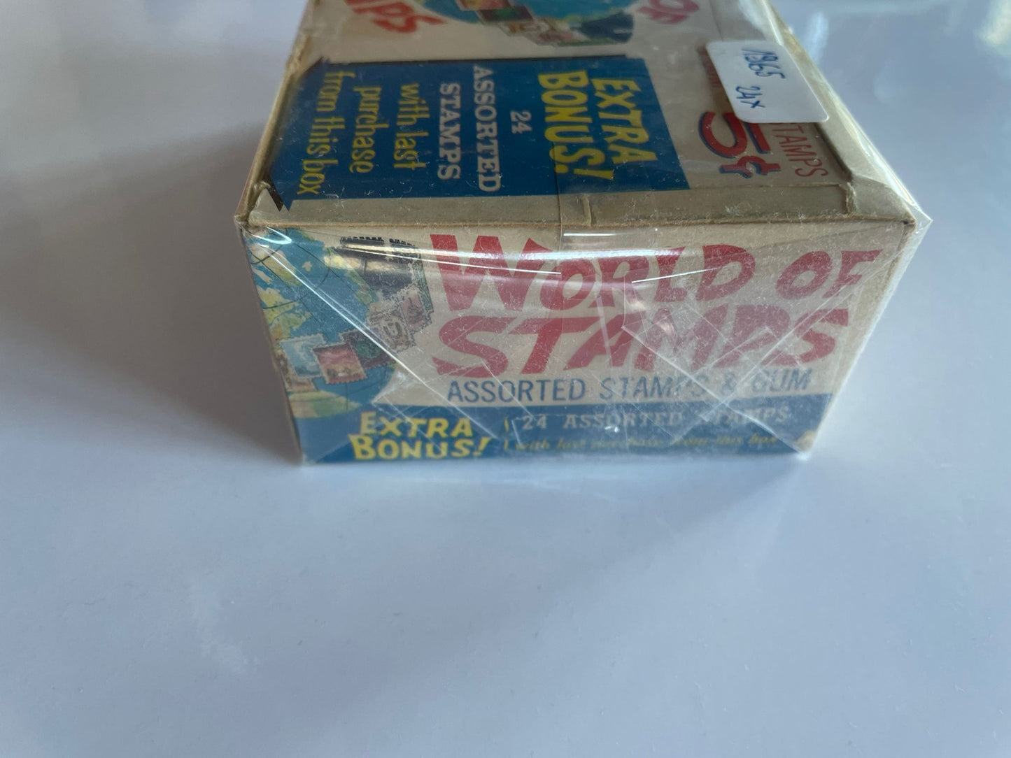 1965 World of Stamps – Collection de Timbres – Boîte complète 24 packs  vintage